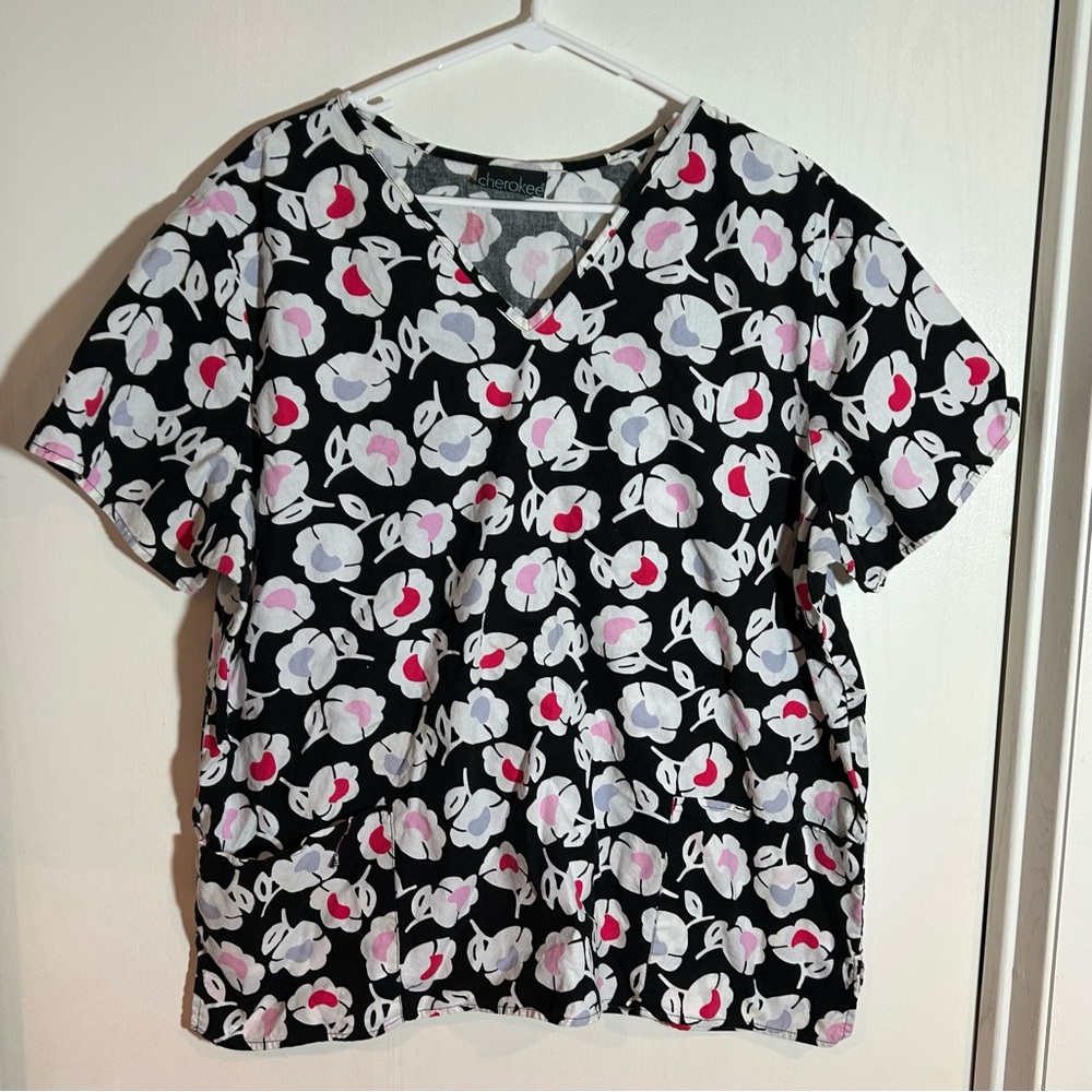 Cherokee black and white floral scrub top